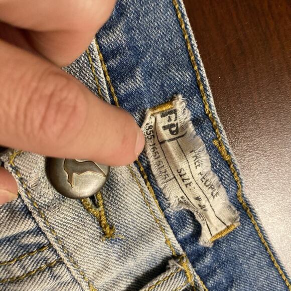 Free People Crochet Lace Trim Boho Denim Jean Shorts Womens Size 28 Button EUC - Picture 3 of 14